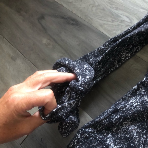 Lululemon long sleeve top - Picture 6 of 7